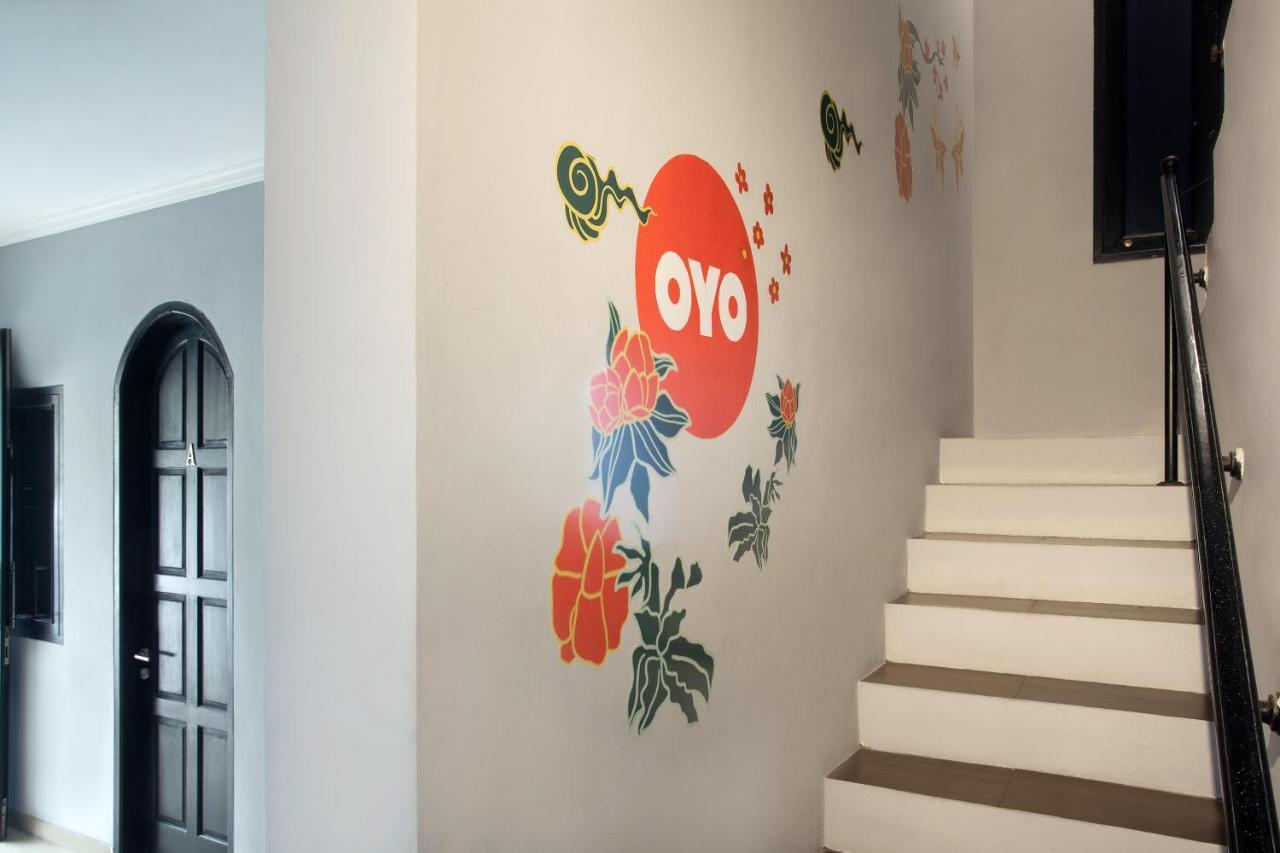 Oyo 105 La Maison D Ilona Giacarta Esterno foto
