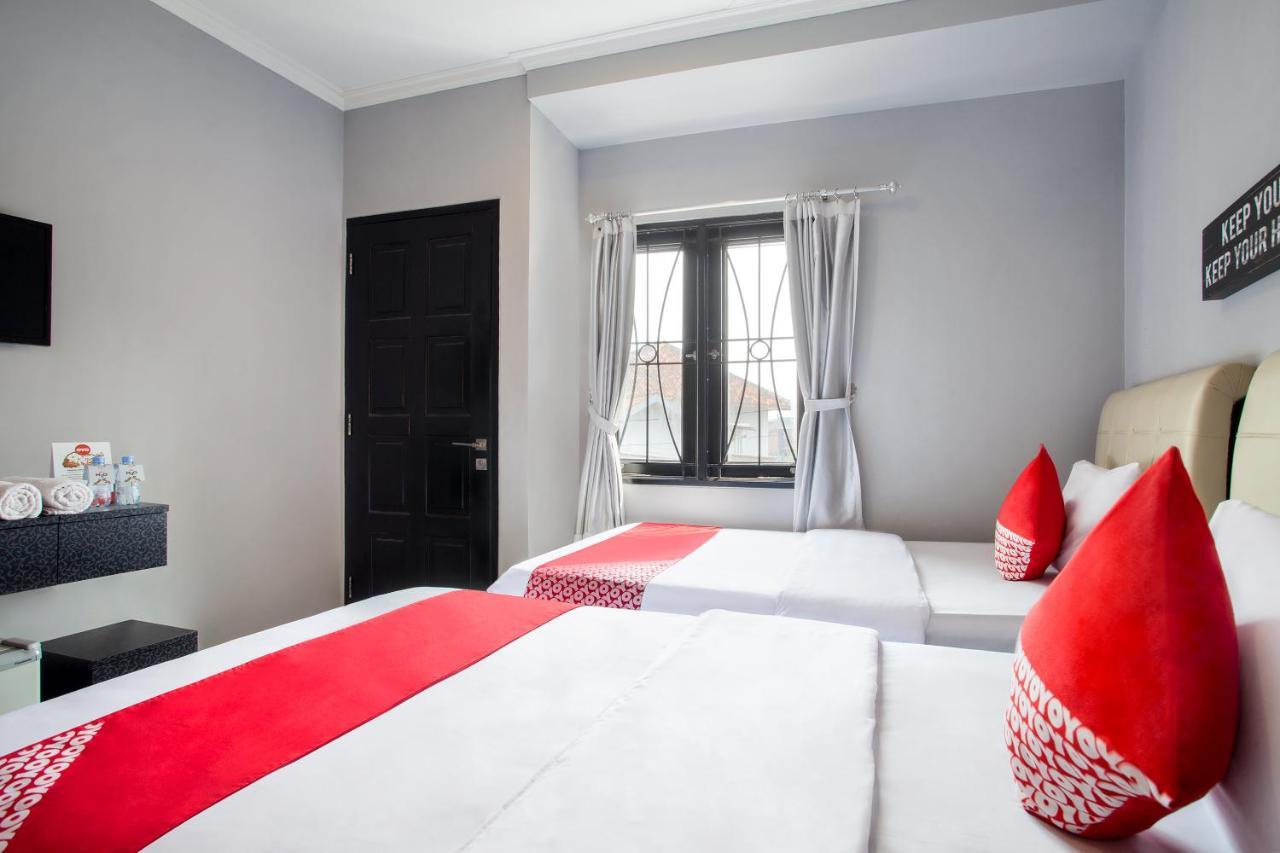 Oyo 105 La Maison D Ilona Giacarta Esterno foto